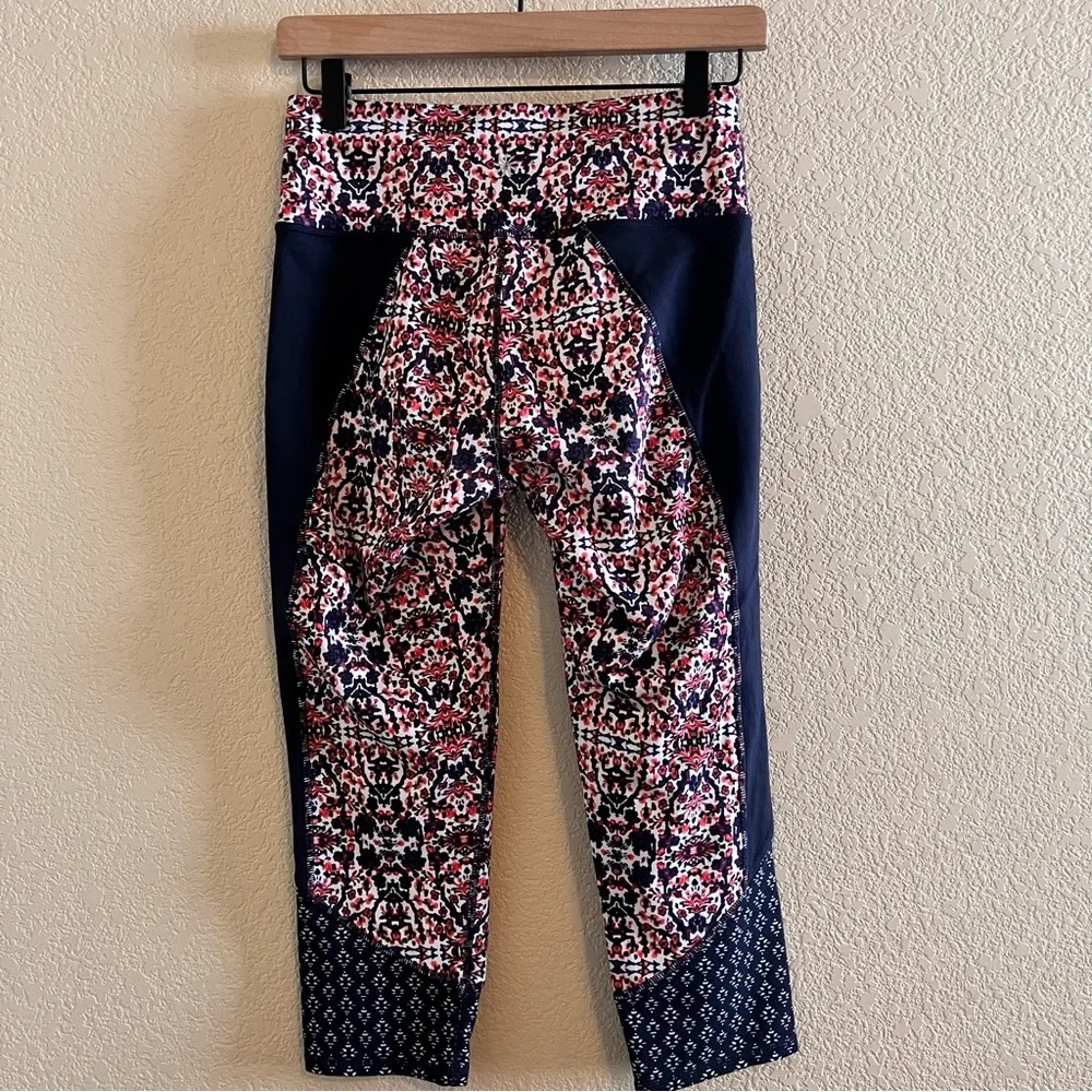 Athleta High Rise Indigo Shores Chaturanga Capri Leggings Size Small